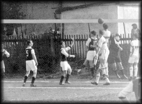 Packende Szene beim Ausw�rtsspiel in Neugablonz