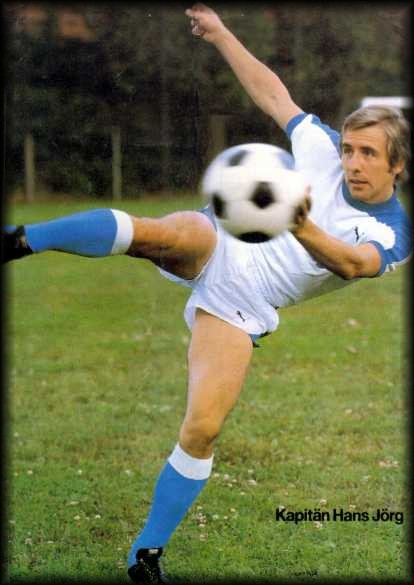 Hans J�rg vom ASV Hegge ist Kapit�n beim FC Augsburg